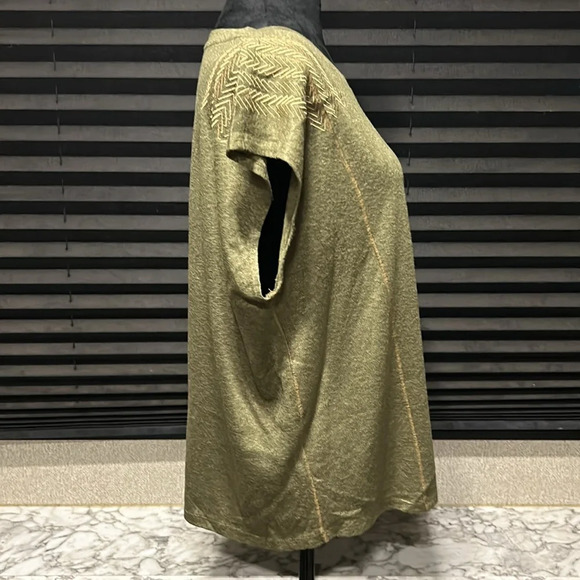 Studio B Women’s Metallic Olive Green Embroidered Shoulder Cap Sleeve Tee XL - Picture 5 of 8